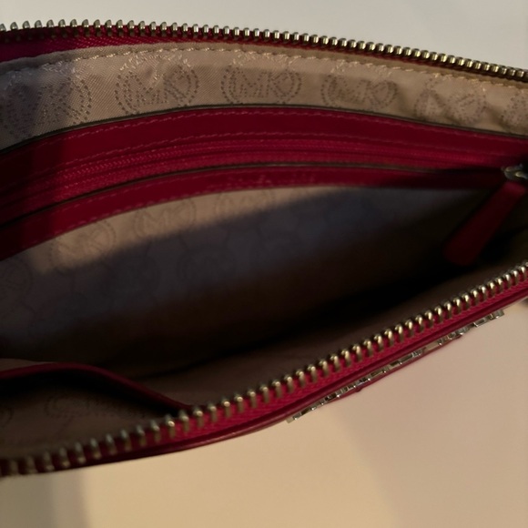 Michael Kors Wristlet Large Quilted Dark Pink Leather Zip “Sophie” AV-1405 - Picture 5 of 8